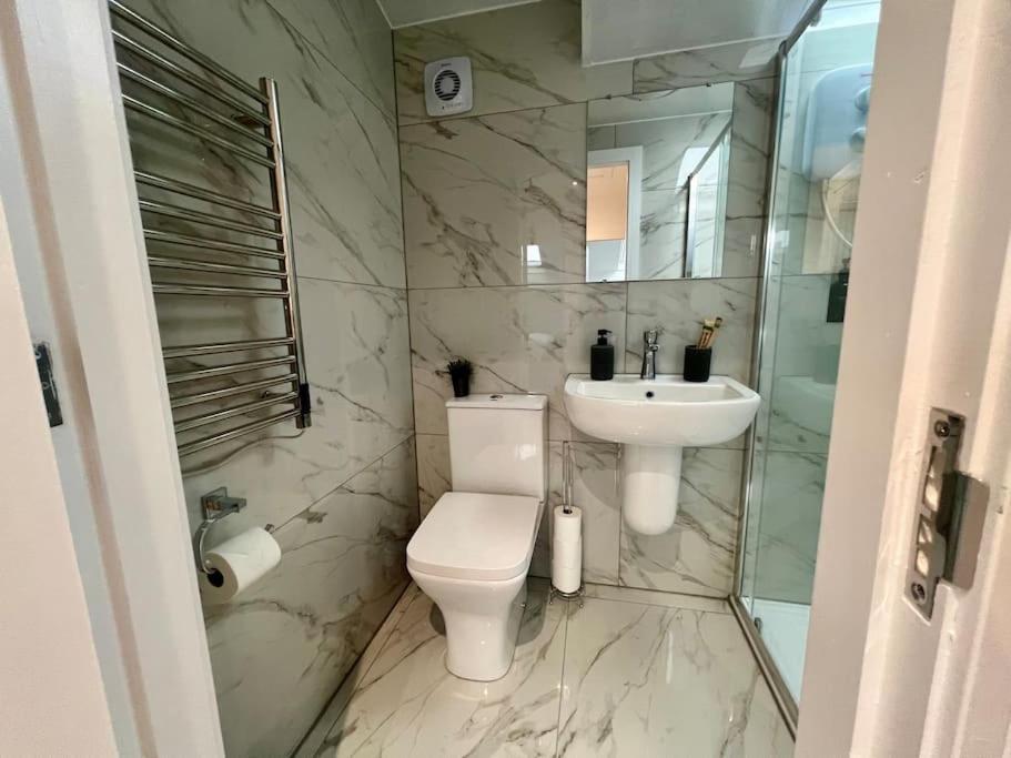 New 2 Bed Preston City Centre Flat - Sleeps 4 Buitenkant foto